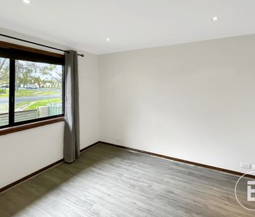 WELL KEPT THREE BEDROOM HOME IN PRIME LOCATION - Photo 5