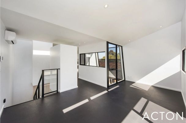 SYDNEY LIVING - Photo 1