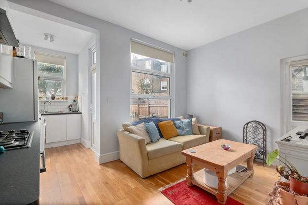 3 Bedroom Apartment, Durnsford Road, London - Photo 1