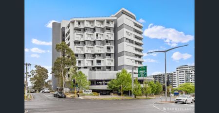 Stylish Studio Apartment with City Views and Private Balcony - Photo 4