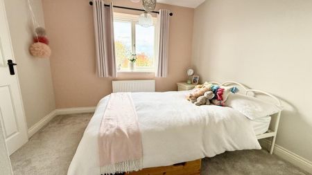 3 bedroom detached house to rent - Photo 5