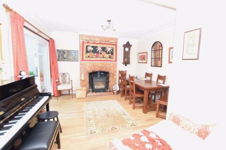 4 bedroom semi-detached house to rent - Photo 2