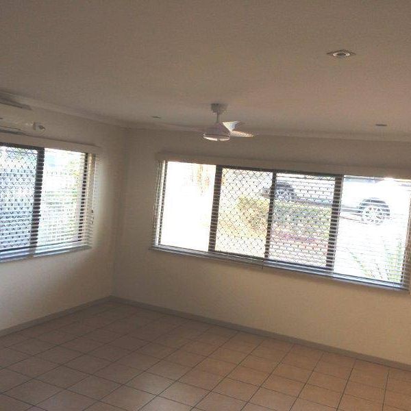 GREAT LOCATION! NIGHT OWL CENTRE AT THE END OF THE STREET! - Photo 1