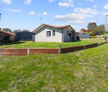 11 Gasking Close, Dunlop ACT 2615 - House For Rent | Domain - Photo 2