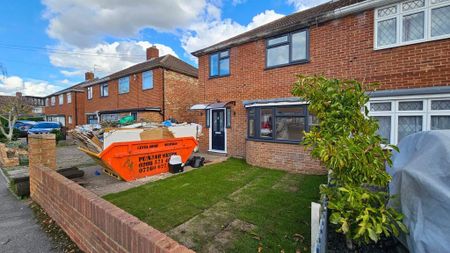 3 bedroom semi-detached house to rent - Photo 3