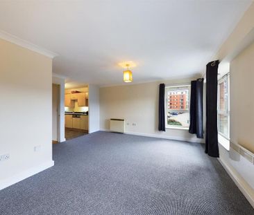 2 bedroom flat to rent - Photo 2