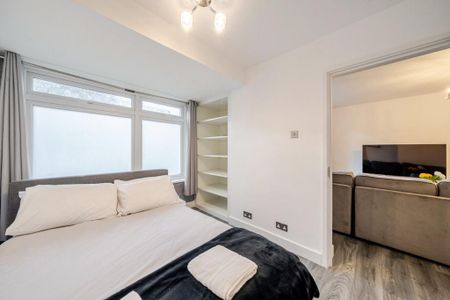 3 bedroom flat to rent - Photo 5