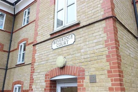 Beveridge Court, Pennington Drive, London, N21 - Photo 2