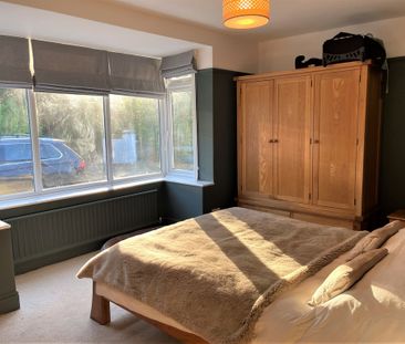 5 bedroom Desirable Five Bedroom Bungalow to rent - Photo 5