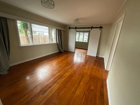 Charming 2BR Unit in New Lynn! - Photo 3