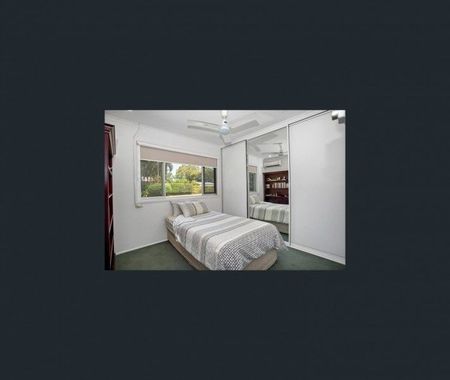 LARGE FAMILY HOME ON 1,730 SQM WITH STUNNING GARDENS â MINUTES TO BUCASIA BEACH - Photo 3