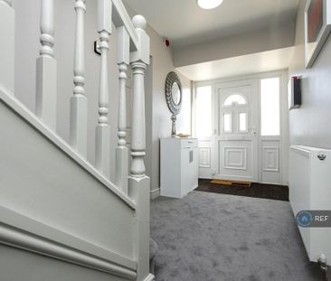 1 bedroom in a house share to rent - Photo 4