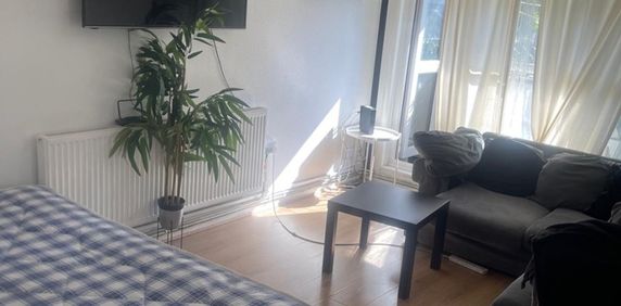 Room in a Shared Flat, Tenterden Road, N17 - Photo 2