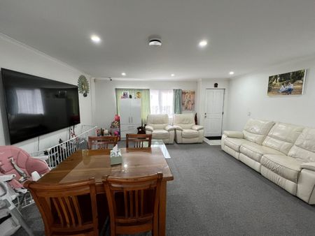 Unit 1, 11 Kirklow Place, Goodwood Heights, Auckland - Photo 4