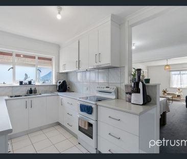 Charming three-bedroom home! - Photo 3