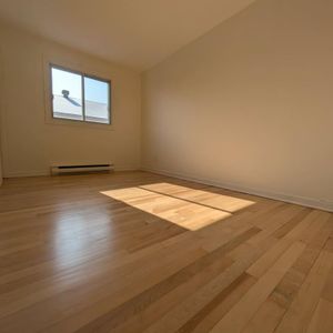 4½ Rénové Ste-Thérèse | 2e étage | Stationnement x2 | Disponible - Photo 2