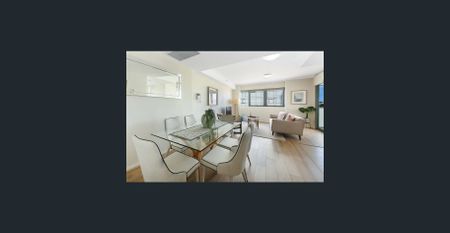 Spacious and convenient apartment with floorboards throughout on level 12 - Photo 2