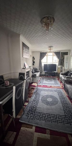 4 bedroom semi-detached house to rent - Photo 1