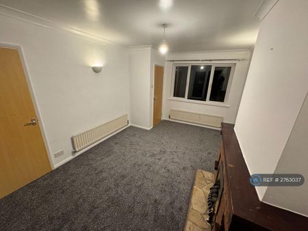 3 bedroom semi-detached house to rent - Photo 3