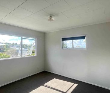 Tidy & Secured family home - Photo 3