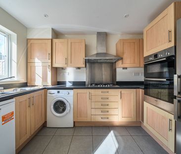 Wey Gardens, Haslemere - 3 bedrooms Property for lettings - Seymours - Photo 5