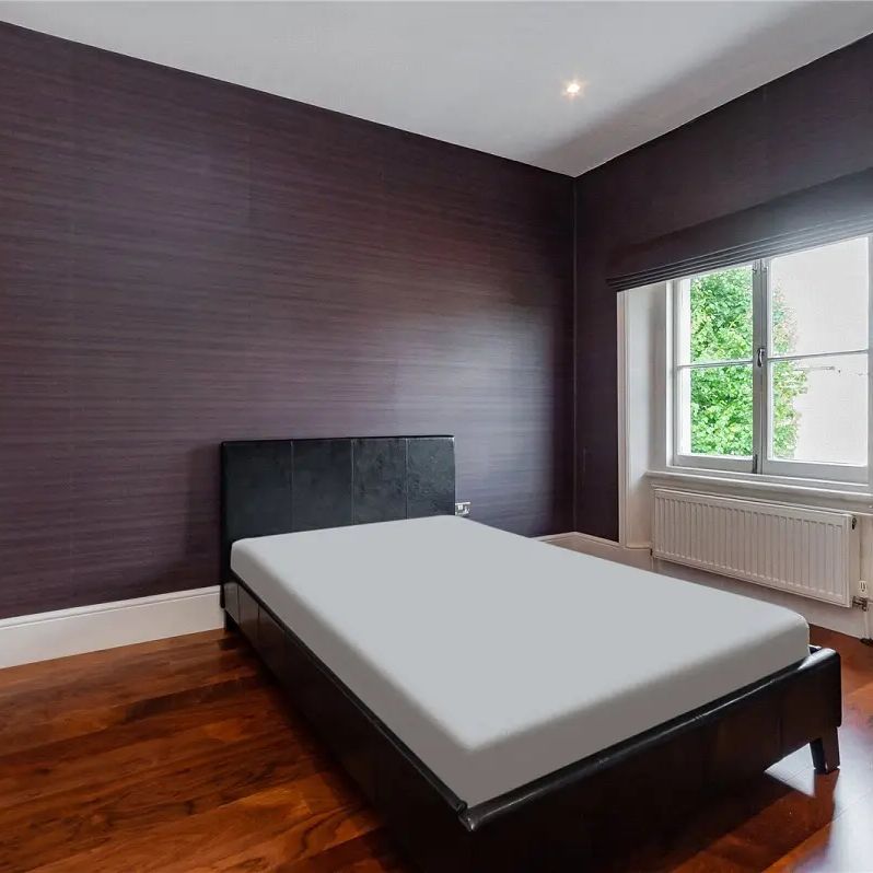 3 bedroom flat in Belsize Park - Photo 1