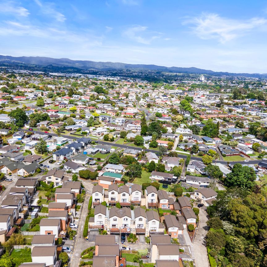 3 bedroom town house in Te Atatu - Photo 1