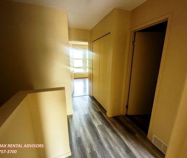 GREAT 3 BED, 1.5 BATH TOWNHOUSE IN NORTHEAST EDMONTON, RUNDLE HEIGH... - Photo 4