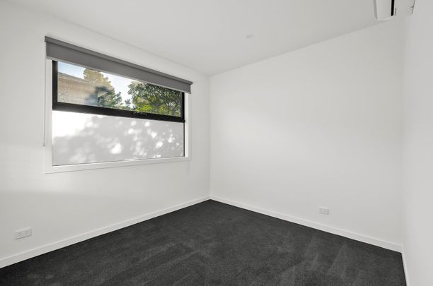 2/18 Mines Road, Ringwood - Photo 1