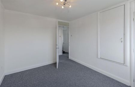 2 bedroom semi-detached house to rent - Photo 5