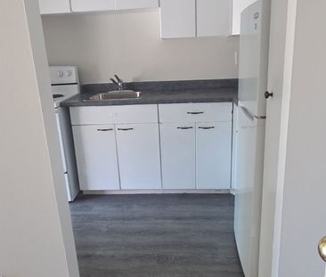 For Lease - 945 Simcoe Street, Oshawa, Ontario - Photo 6