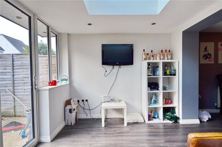 6 bedroom semi-detached house to rent - Photo 2