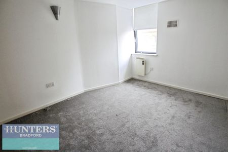 2 bedroom Flat To Let - Photo 5