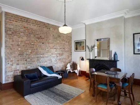 Apartment with 1 bedroom, 1 bathroom & parking for 1 car - Photo 4