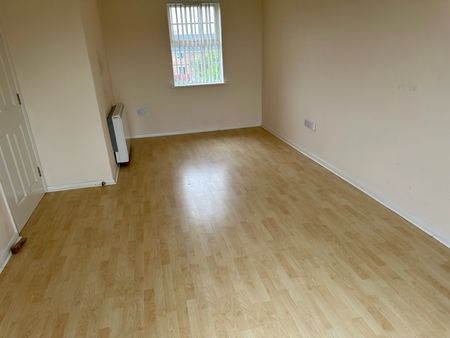 2 bedroom flat on Kilderkin Court, CV1 2UF area. - Photo 2