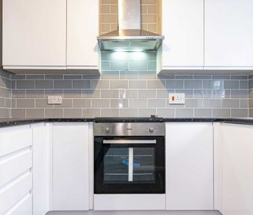 2 bed Flat for rent - Photo 2