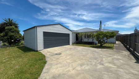 Spacious and Versatile Three-Bedroom Home for Rent – A Must-See! - Photo 4