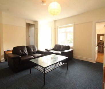 3 bedroom flat to rent - Photo 6