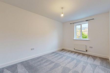 4 bedroom semi-detached house to rent - Photo 5