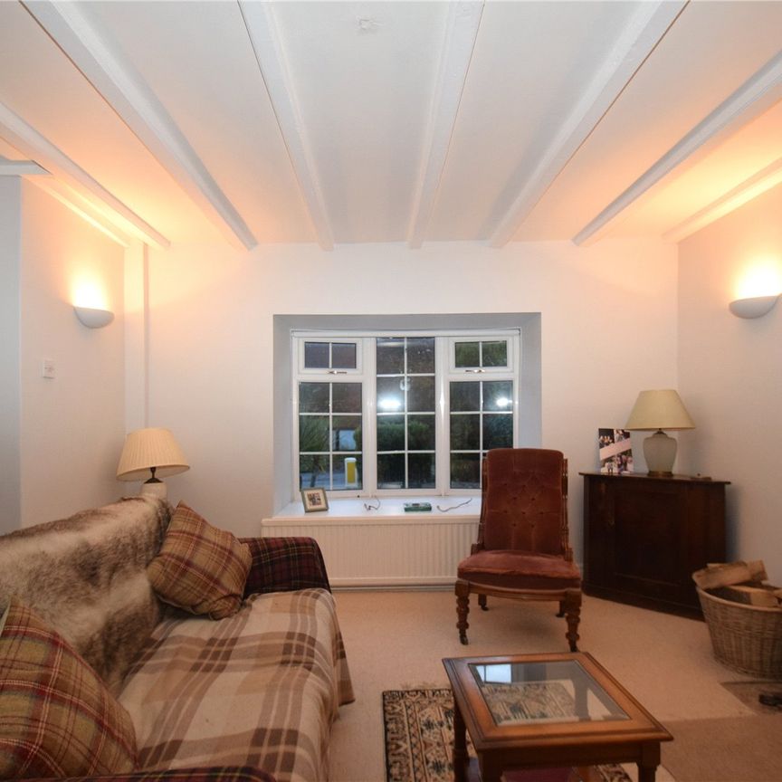 2 bed terraced house to rent in High Street, Scarborough, YO13 - Photo 1