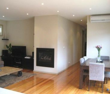 Charming 3-Bedroom Home for Lease in the Heart of Moorabbin - Photo 4