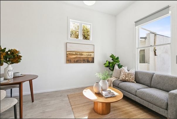 Newly renovated one bedroom flat with parking - Photo 1