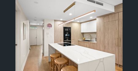 Stunning Designer Townhouse in Tranquil Setting - Photo 3