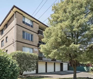 Spacious two-bedroom apartment in prime location - Photo 4