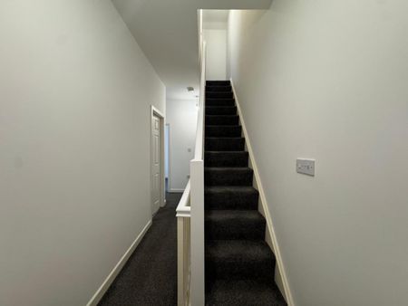 3 bedroom House To Let Total Size: 948 SQ FT - Photo 4