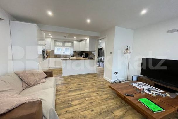 1 Bedroom, 1 bath, 1 reception Apartment - Photo 1