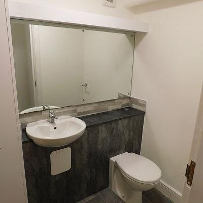 6 bedroom flat to rent - Photo 1