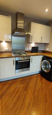 3 Bedroom modern house To Let in Middleton desirable school catchment - Photo 4