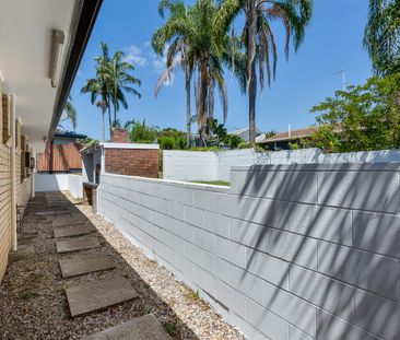 16 Jarmo Crescent, Southport, Qld 4215 - Photo 5