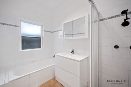 Renovated Three Bedroom Semi in Wonderful Location with Large Garden and Garage - Photo 5